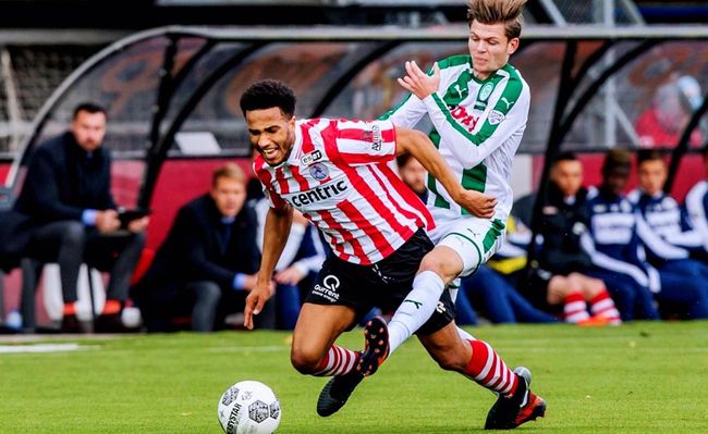 辽宁队在防 辽宁队在防