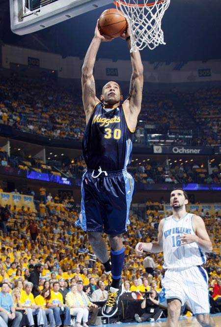 球场上疾驰 球场上疾驰